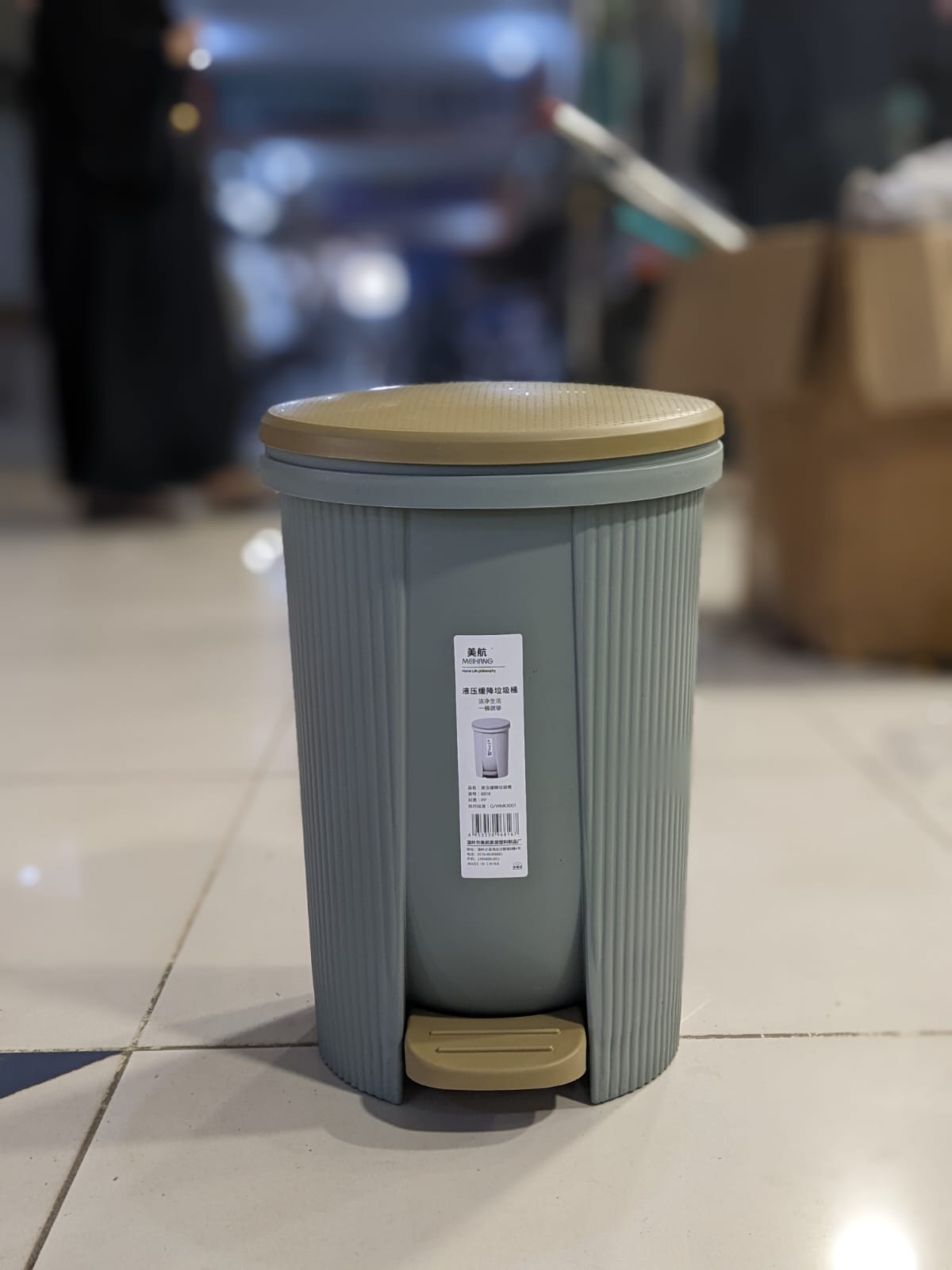 Royal Oval Garbage Pedal Bin With Inner Bucket - Image 4