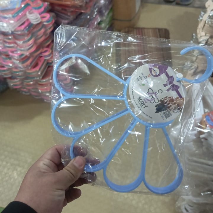 Flower Scarf Belt Hanger Multi Function Plastic Scarf Hanger 5 Holes Space Saving Organizer For Scarves Ties And Jewelry (Random Color) - Image 5