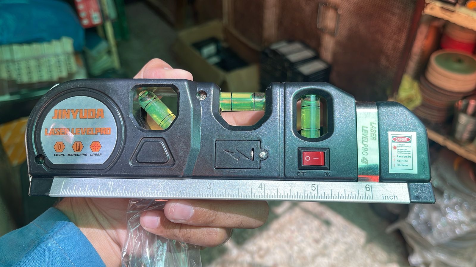 Multipurpose 4-in-1 Laser Level, Ruler, and Spirit Level Tool with Triple Bubble Vials for Precise Home Improvement & Construction Tasks - Image 4