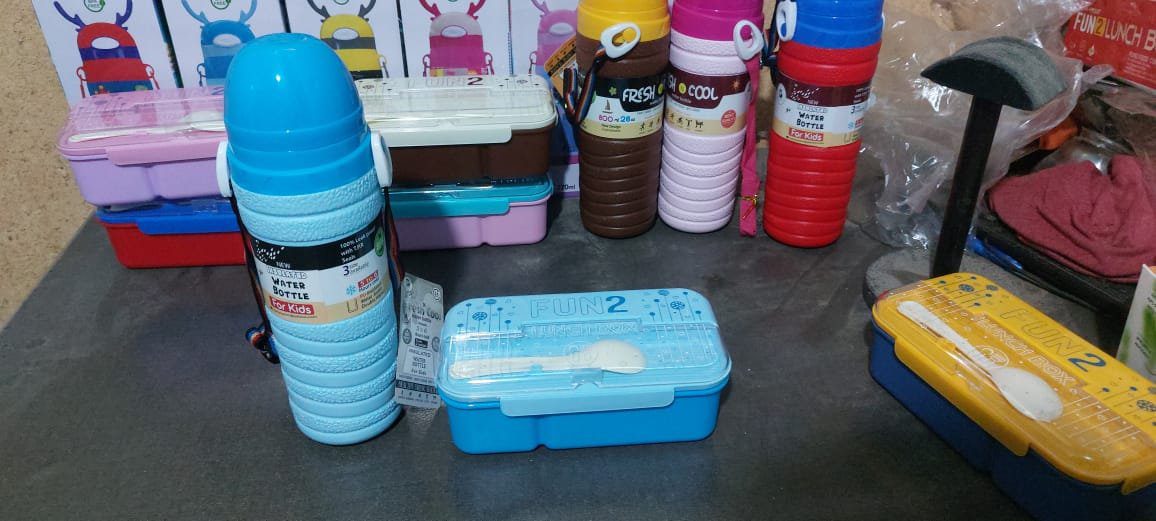 "Hot & Cold Water Bottle with Lunch Box - BPA-Free & Leak-Proof" - Image 3